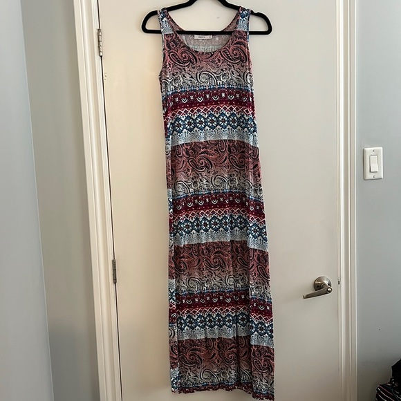 Ricki's Dresses & Skirts - Ricki’s Midi Dress with‎ leg slit - size small